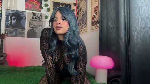 Snapshot of raven_luv chatting on 10-17-25, 01:53 raven  online show from 10-17-25, 01:53