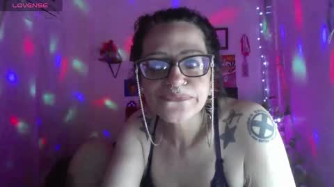 Snapshot of ravenandsin chatting on 12-06-24, 11:47 Raven online show from 12-06-24, 11:47