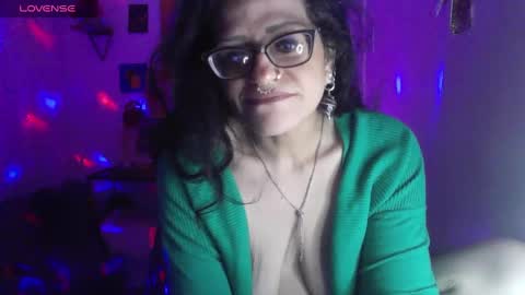 Snapshot of ravenandsin chatting on 12-08-24, 11:51 Raven online show from 12-08-24, 11:51