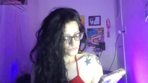 Snapshot of ravenandsin chatting on 12-28-24, 11:59 Raven online show from 12-28-24, 11:59