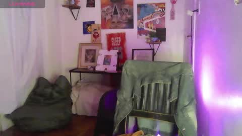 Snapshot of ravenandsin chatting on 12-31-24, 03:01 Raven online show from 12-31-24, 03:01