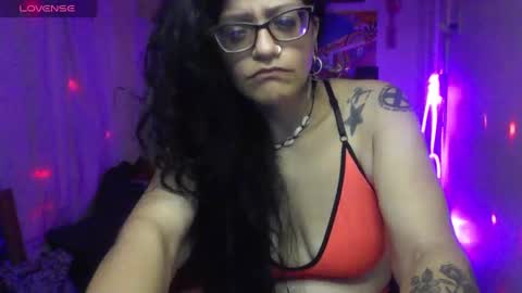 Snapshot of ravenandsin chatting on 01-28-25, 11:17 Raven online show from 01-28-25, 11:17