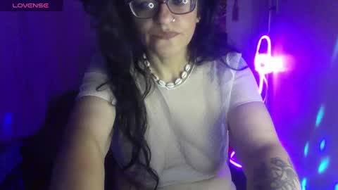 Snapshot of ravenandsin chatting on 01-31-25, 11:45 Raven online show from 01-31-25, 11:45