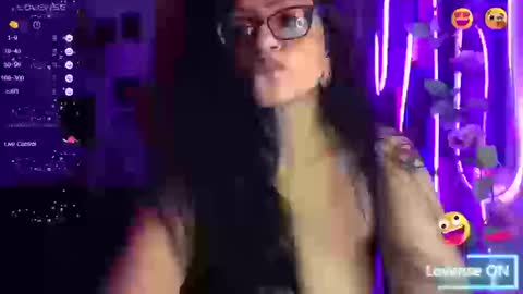 Snapshot of ravenandsin chatting on 09-15-25, 11:27 Raven online show from 09-15-25, 11:27