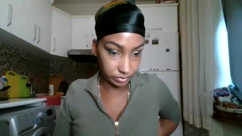 Snapshot of ravenbby chatting on 05-04-26, 06:31 ravenbby online show from 05-04-26, 06:31