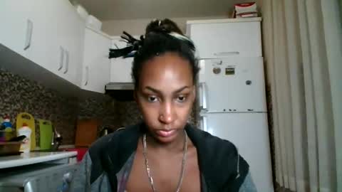 Snapshot of ravenbby chatting on 05-09-26, 04:45 ravenbby online show from 05-09-26, 04:45