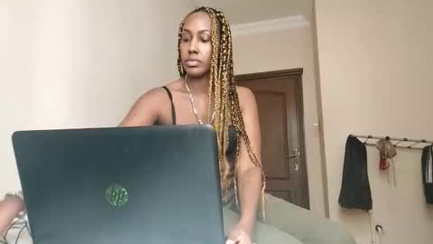 Snapshot of ravenbby chatting on 05-18-26, 02:12 ravenbby online show from 05-18-26, 02:12