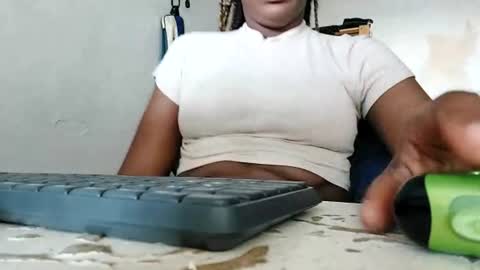 Snapshot of ravenbby chatting on 06-15-26, 04:31 ravenbby online show from 06-15-26, 04:31