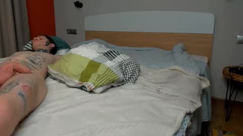 Snapshot of raveneusbiter chatting on 12-15-25, 07:18 Raveneusbiter online show from 12-15-25, 07:18