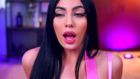 Snapshot of ravennadarcy chatting on 01-05-26, 07:17 Lav online show from 01-05-26, 07:17