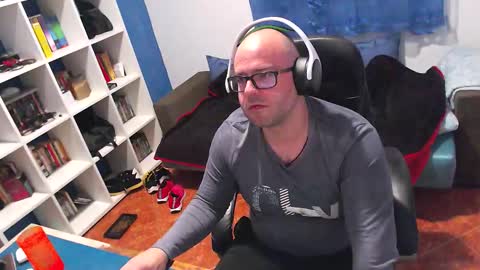 ravingr3d3 online show from 12-18-25, 11:44