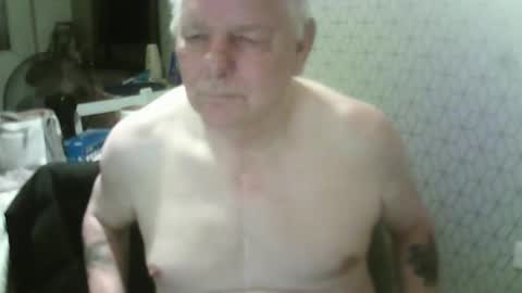 Snapshot of ray47 chatting on 09-11-25, 10:43 ray47 online show from 09-11-25, 10:43