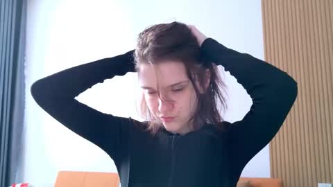 Snapshot of ray_lol chatting on 11-28-25, 01:08 Ray-Ray online show from 11-28-25, 01:08