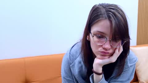 Snapshot of ray_lol chatting on 12-17-25, 01:33 Ray-Ray online show from 12-17-25, 01:33