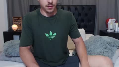 Snapshot of ray_weed chatting on 12-17-24, 12:56 Ray online show from 12-17-24, 12:56