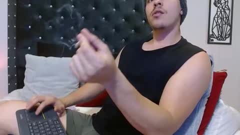 Snapshot of ray_weed chatting on 02-03-25, 01:30 Ray online show from 02-03-25, 01:30