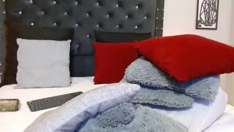 Snapshot of ray_weed chatting on 02-08-25, 03:30 Ray online show from 02-08-25, 03:30