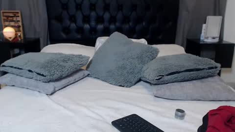 Snapshot of ray_weed chatting on 02-19-25, 12:14 Ray online show from 02-19-25, 12:14