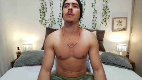 Snapshot of ray_weed chatting on 09-22-25, 12:23 Ray online show from 09-22-25, 12:23