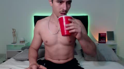 Snapshot of ray_weed chatting on 11-10-25, 11:15 Ray online show from 11-10-25, 11:15