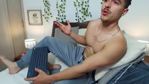 Snapshot of ray_weed chatting on 11-28-25, 01:52 Ray online show from 11-28-25, 01:52