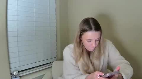 RayBabe online show from 12-17-25, 03:12