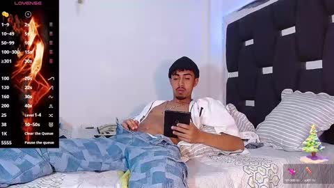 Snapshot of raydevil_ chatting on 01-03-25, 10:51 Rayn online show from 01-03-25, 10:51