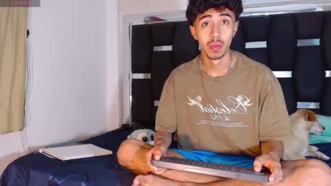 Snapshot of raydevil_ chatting on 02-19-25, 11:49 Rayn online show from 02-19-25, 11:49