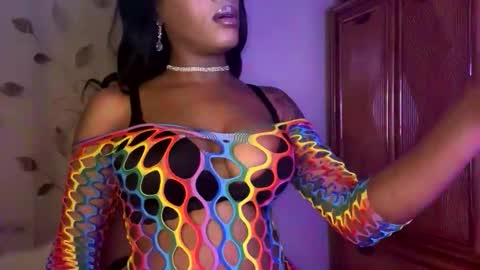 Snapshot of rayemillian chatting on 05-10-26, 11:54 Raye Millian online show from 05-10-26, 11:54