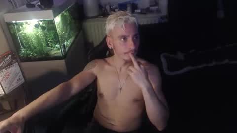 Rayzel online show from 01-16-26, 01:31