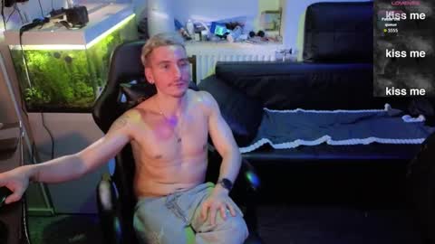 Rayzel online show from 02-10-26, 01:53