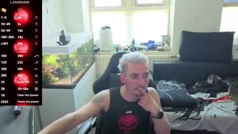 Snapshot of rayzel31 chatting on 04-30-26, 11:38 Rayzel online show from 04-30-26, 11:38