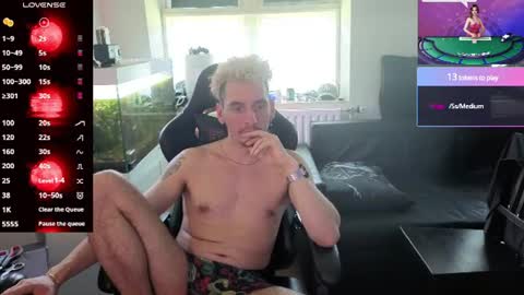 Snapshot of rayzel31 chatting on 06-22-26, 12:02 Rayzel online show from 06-22-26, 12:02