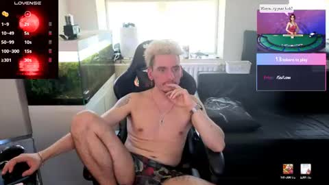 Snapshot of rayzel31 chatting on 06-26-26, 12:20 Rayzel online show from 06-26-26, 12:20