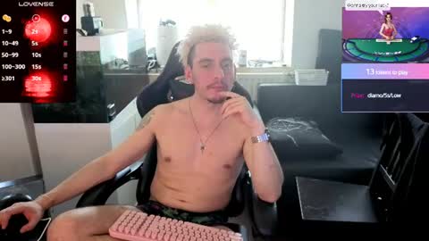 Snapshot of rayzel31 chatting on 06-28-26, 01:28 Rayzel online show from 06-28-26, 01:28