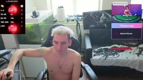 Snapshot of rayzel_white chatting on 05-11-26, 02:01 Rayzel White online show from 05-11-26, 02:01