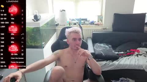 Snapshot of rayzel_white chatting on 05-15-26, 08:32 Rayzel White online show from 05-15-26, 08:32