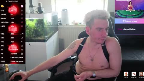Snapshot of rayzel_white chatting on 05-29-26, 01:20 Rayzel White online show from 05-29-26, 01:20