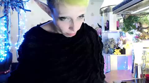 Snapshot of raziel_haze chatting on 12-13-24, 07:43 Yrriel Strife Candy-Demon Caveboy mr. Cringe online show from 12-13-24, 07:43