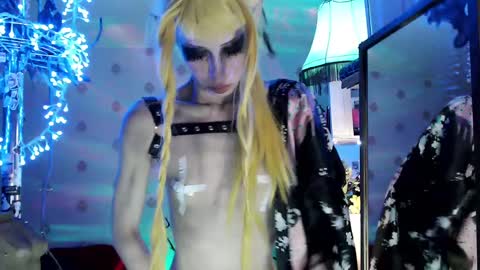 Snapshot of raziel_haze chatting on 12-14-24, 12:22 Yrriel Strife Candy-Demon Caveboy mr. Cringe online show from 12-14-24, 12:22