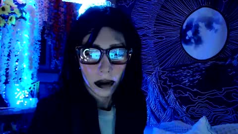 Snapshot of raziel_haze chatting on 01-01-25, 04:50 Yrriel Strife Candy-Demon Caveboy mr. Cringe online show from 01-01-25, 04:50