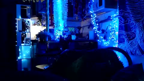 Snapshot of raziel_haze chatting on 01-01-25, 06:27 Yrriel Strife Candy-Demon Caveboy mr. Cringe online show from 01-01-25, 06:27