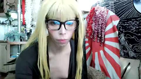 Snapshot of raziel_haze chatting on 01-04-25, 10:38 Yrriel Strife Candy-Demon Caveboy mr. Cringe online show from 01-04-25, 10:38