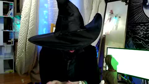 Snapshot of raziel_haze chatting on 01-11-25, 07:16 Yrriel Strife Candy-Demon Caveboy mr. Cringe online show from 01-11-25, 07:16