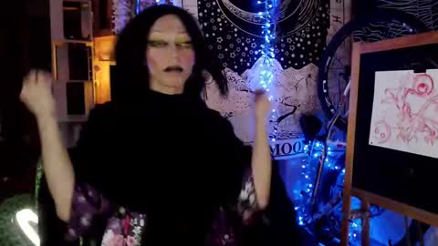 Snapshot of raziel_haze chatting on 01-21-25, 01:08 Yrriel Strife Candy-Demon Caveboy mr. Cringe online show from 01-21-25, 01:08