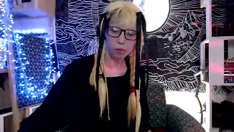 Snapshot of raziel_haze chatting on 02-23-25, 07:11 Yrriel Strife Candy-Demon Caveboy mr. Cringe online show from 02-23-25, 07:11