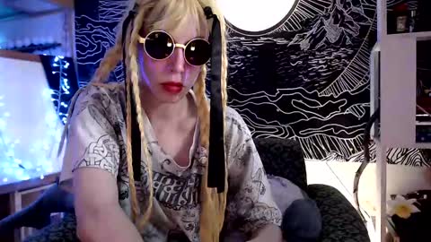 Snapshot of raziel_haze chatting on 02-24-25, 08:27 Yrriel Strife Candy-Demon Caveboy mr. Cringe online show from 02-24-25, 08:27