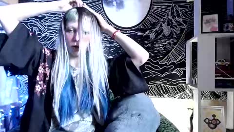 Snapshot of raziel_haze chatting on 02-27-25, 07:44 Yrriel Strife Candy-Demon Caveboy mr. Cringe online show from 02-27-25, 07:44