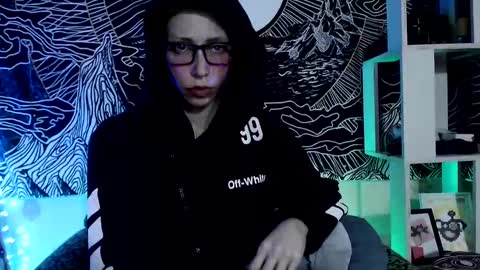 Snapshot of raziel_haze chatting on 02-28-25, 09:36 Yrriel Strife Candy-Demon Caveboy mr. Cringe online show from 02-28-25, 09:36