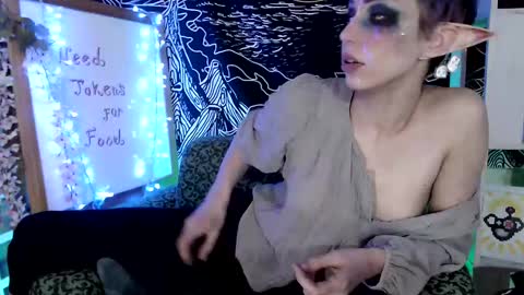Snapshot of raziel_haze chatting on 03-04-25, 02:42 Yrriel Strife Candy-Demon Caveboy mr. Cringe online show from 03-04-25, 02:42
